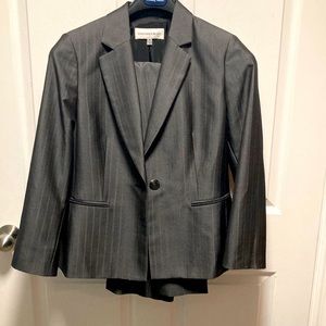 Jones New York shiny gray pantsuit size 10